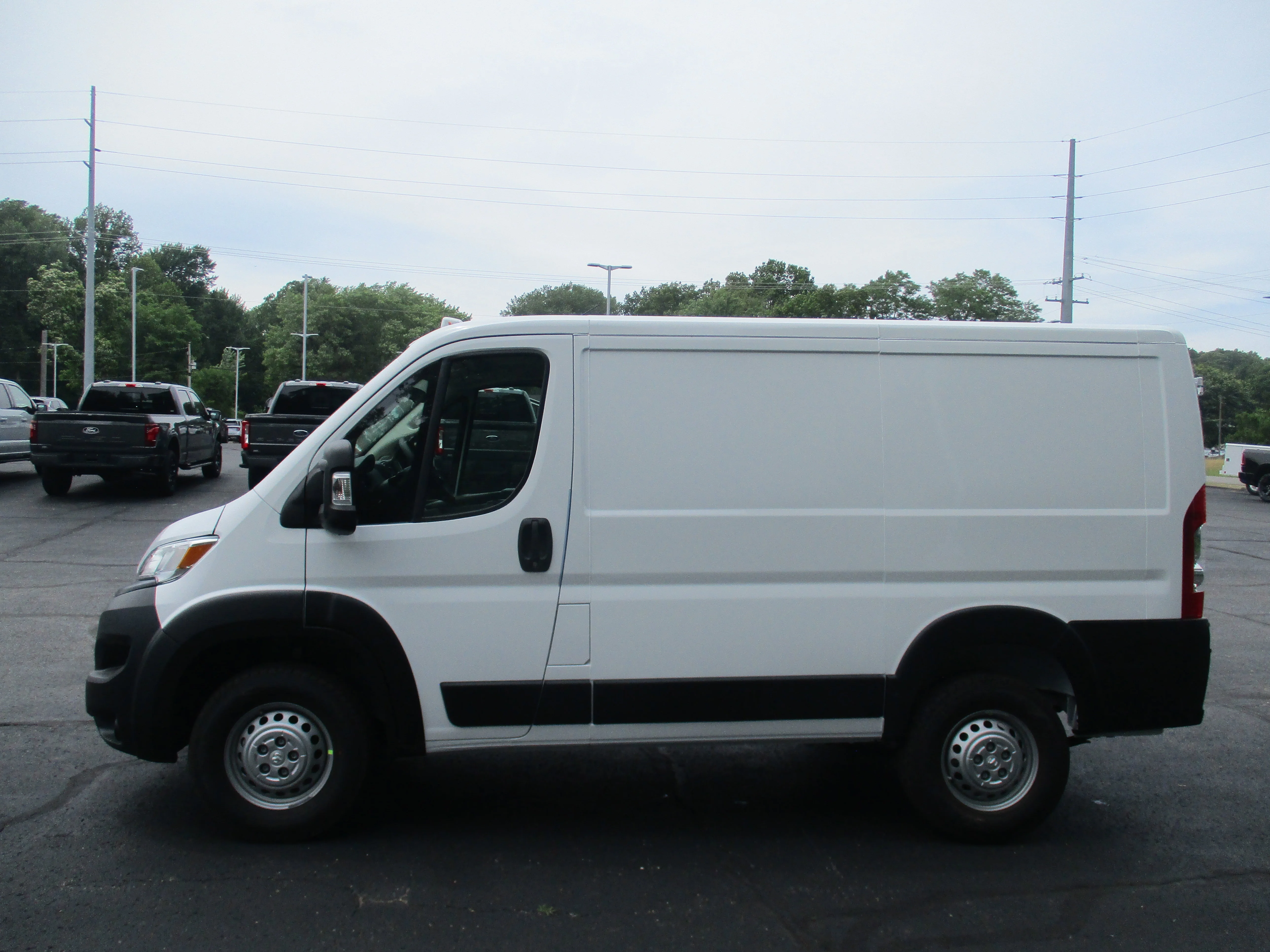 New 2026 Bright White Clear-Coat Exterior Paint RAM Tradesman image 9