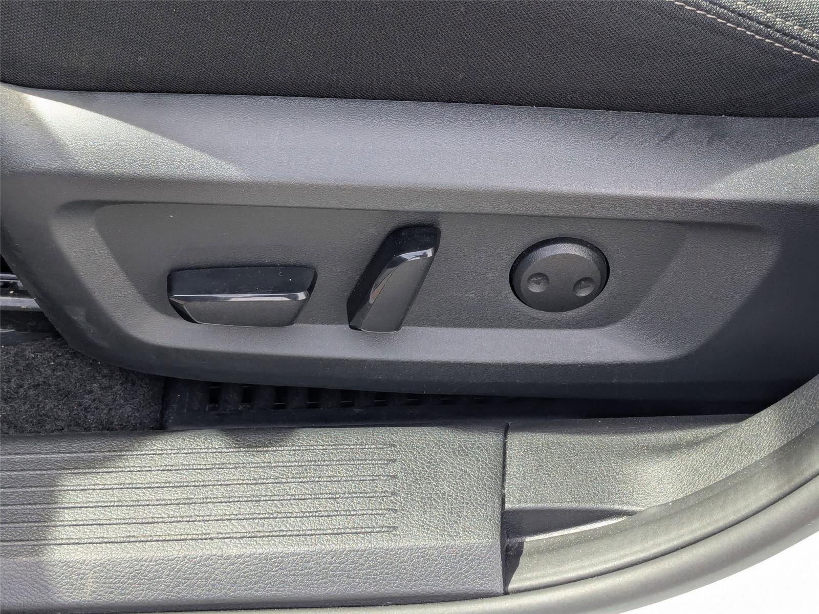 Used 2024 Everest White Pearl Nissan SV image 19