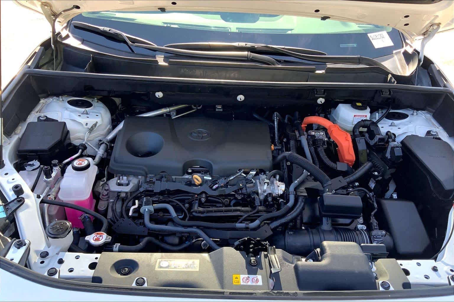 Used 2025 Ice Cap Toyota Hybrid XLE image 30