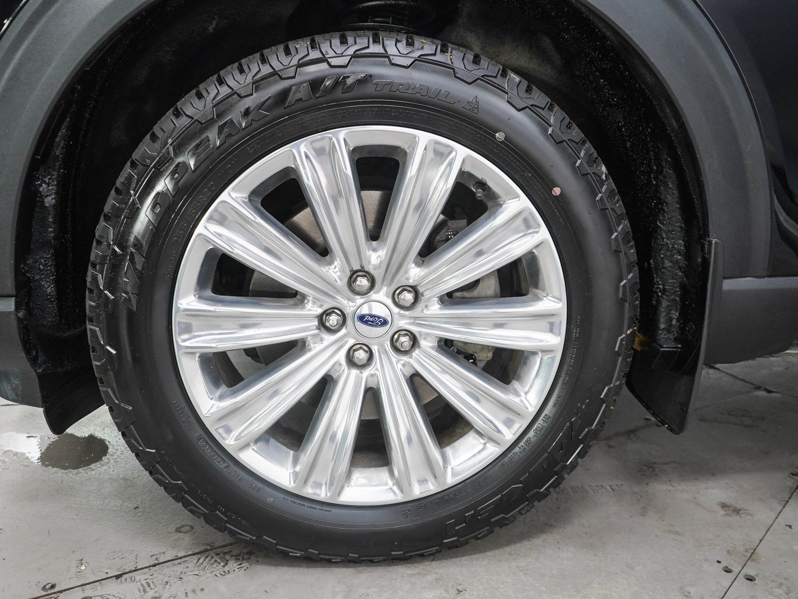 Used 2023  Ford Limited 4WD image 32
