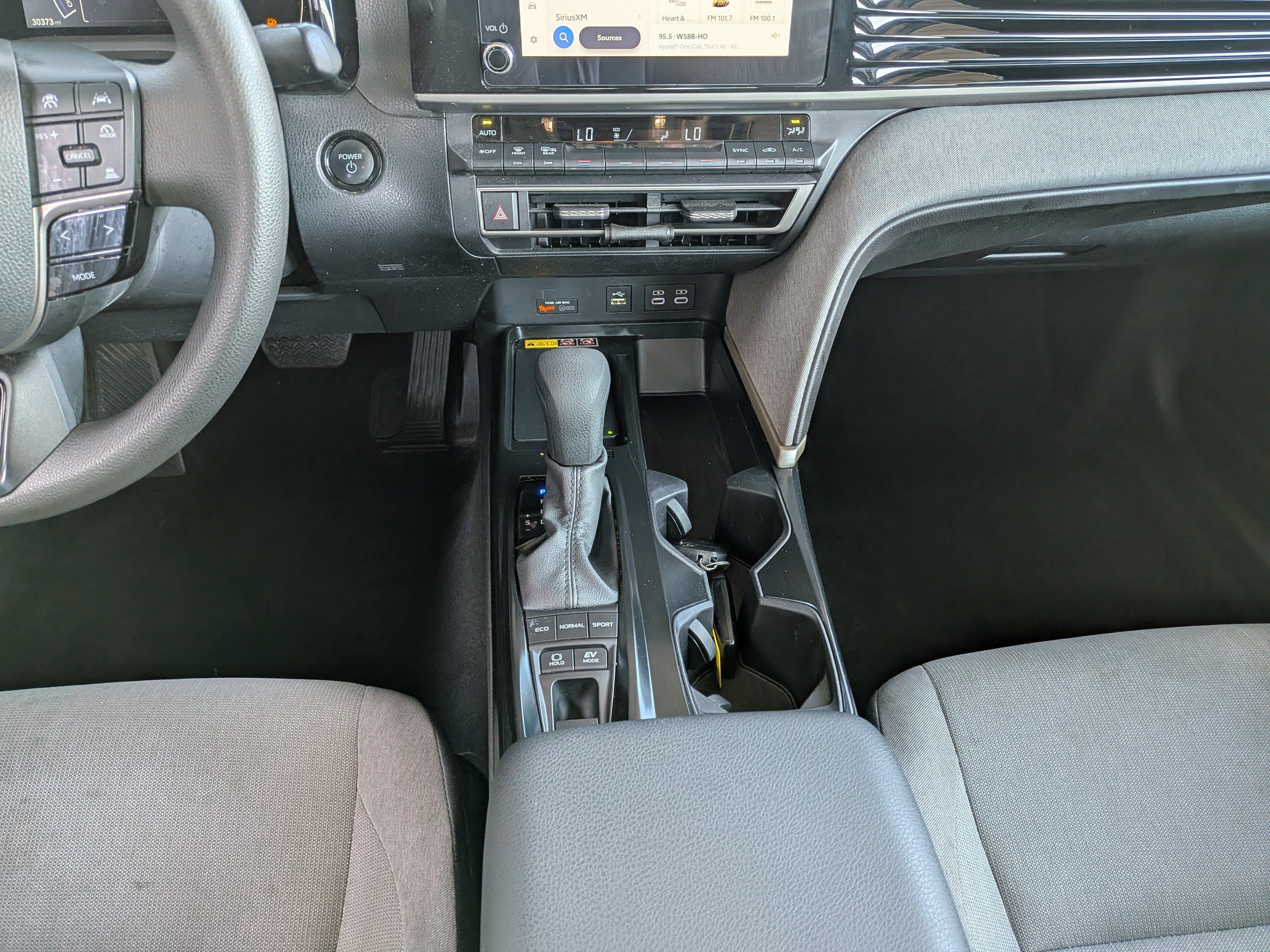 Used 2025 White Toyota LE image 14