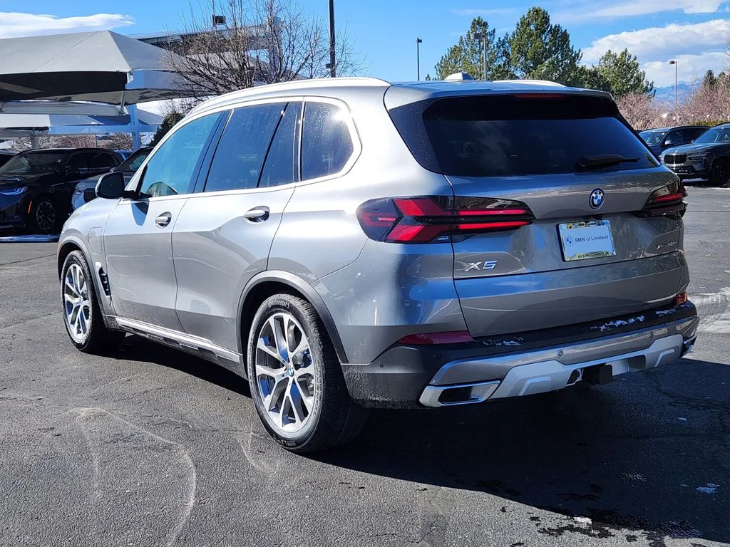 New 2026 Skyscraper Grey Metallic BMW xDrive50e image 3