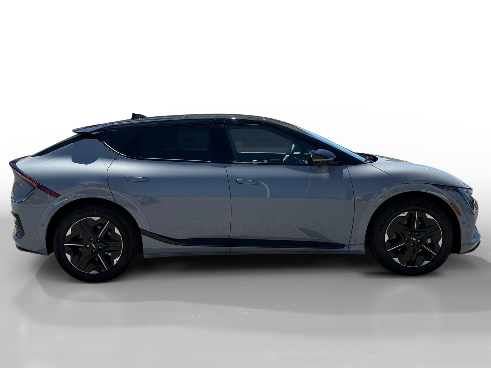 New 2026 Wolf Gray / Black Roof Kia GT-LINE image 6