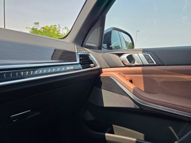 New 2026 Tanzanite Blue II Metallic BMW xDrive50e image 26
