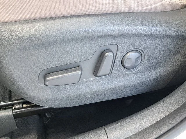 Used 2019 White Hyundai Value image 24