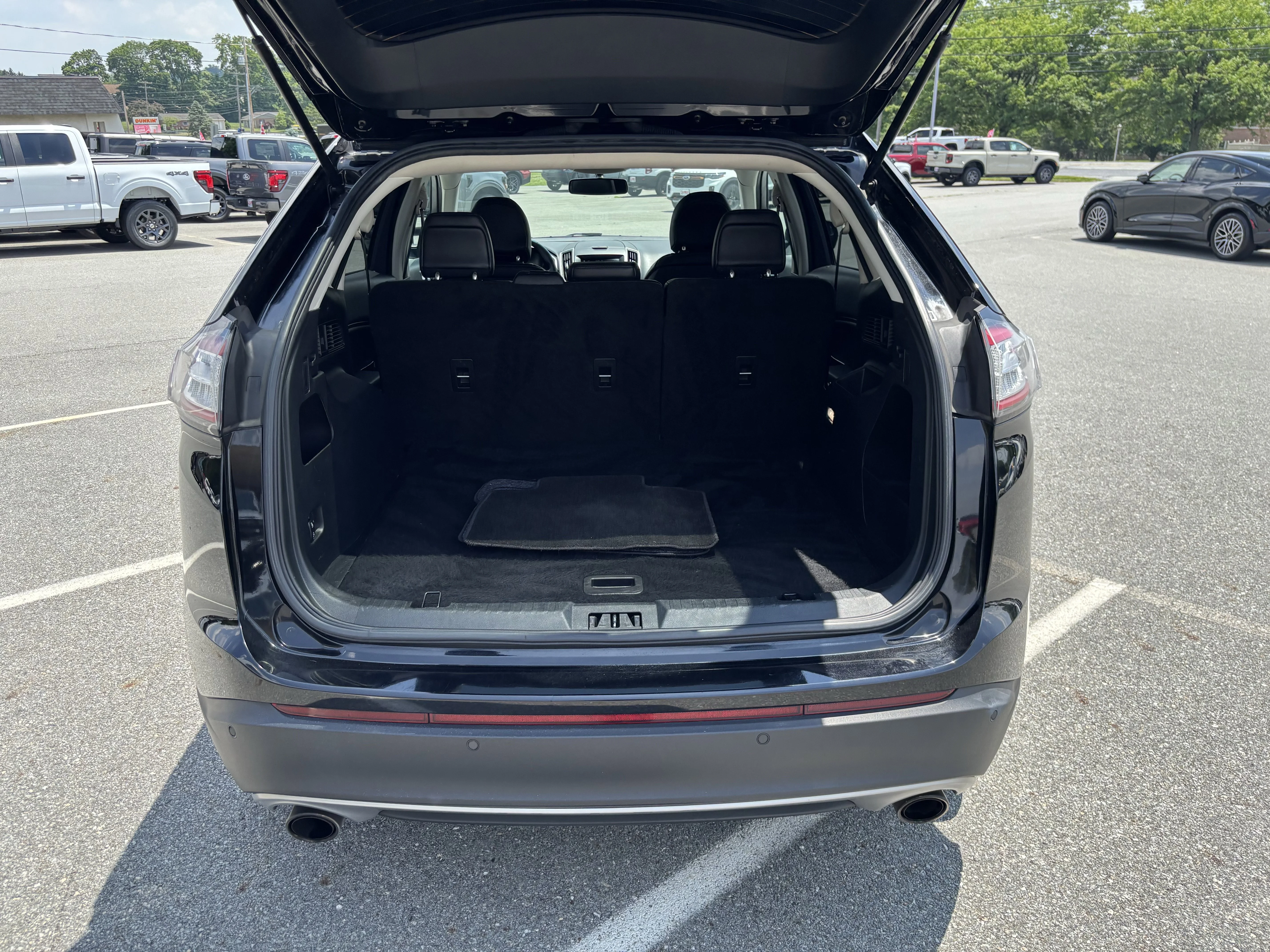 Used 2018 Shadow Black Ford SEL image 31