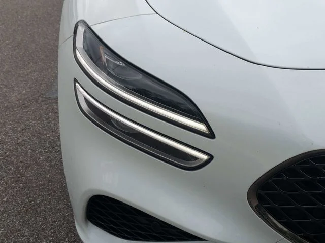 Used 2023 White Genesis 2.0T image 9