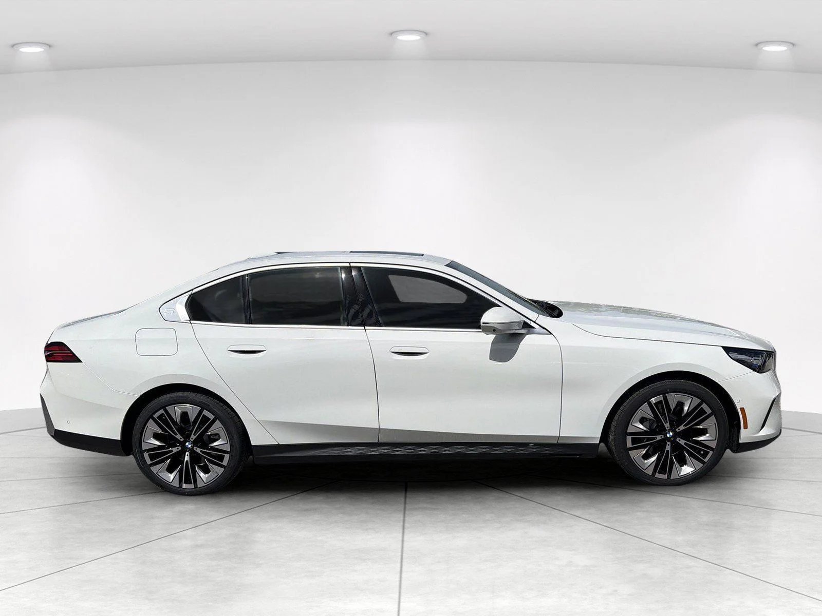 New 2027 Alpine White BMW 530i xDrive image 3