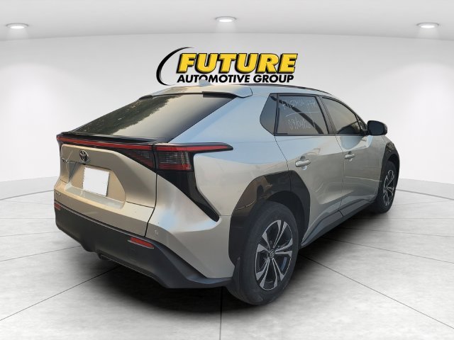 Used 2024 Silver Toyota XLE image 3