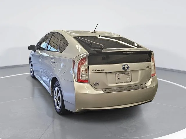 Used 2015 Silver Toyota Three image 5