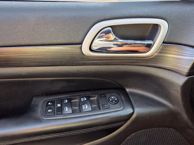 Used 2022 Black Jeep Laredo E image 29