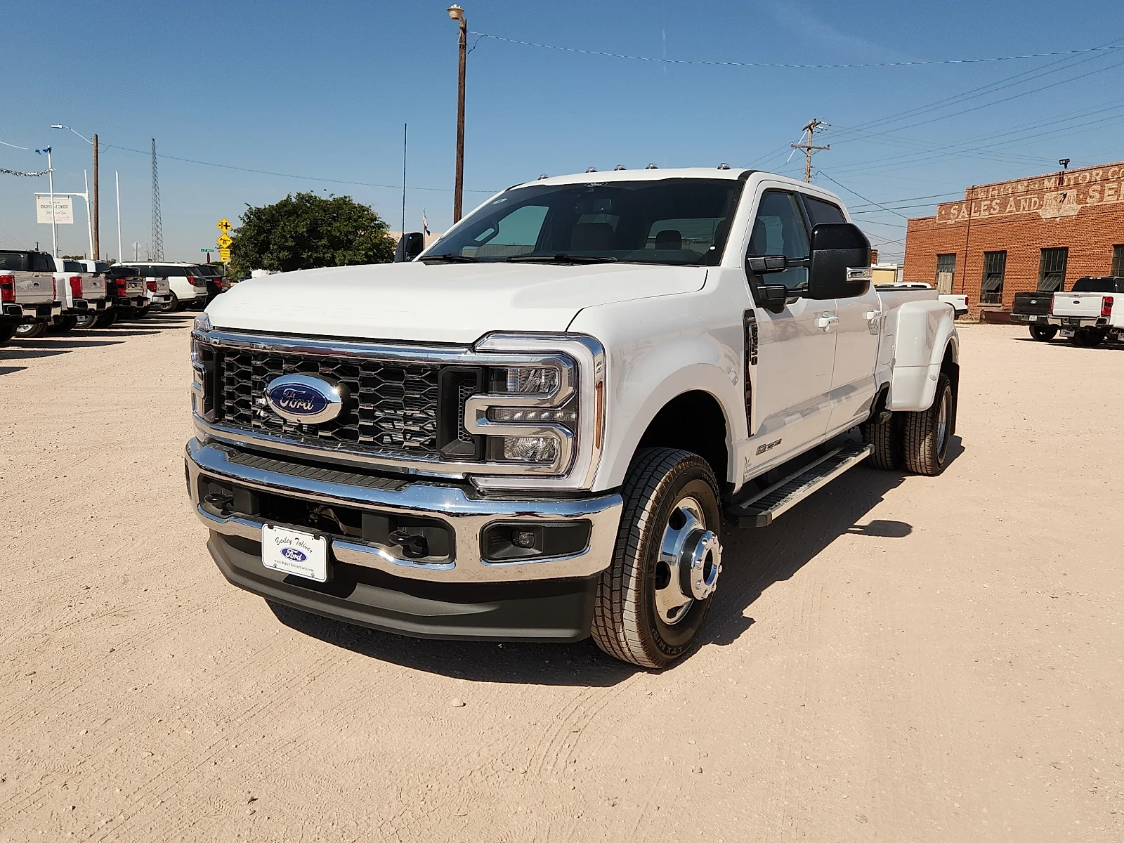 New 2026 Oxford White Ford Lariat image 3