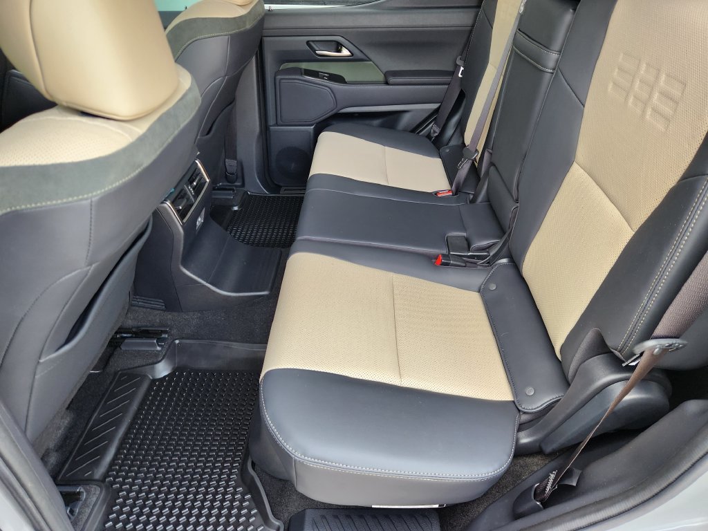 Certified Used 2025 Incognito Lexus 550 Overtrail image 30