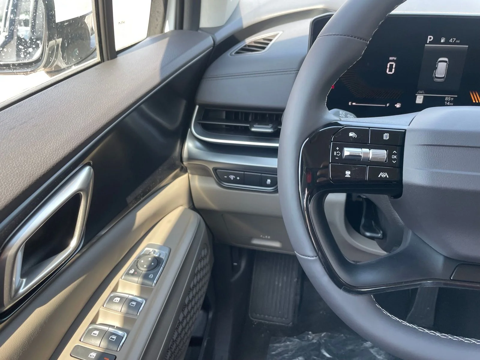 New 2027 White Kia LXS image 16