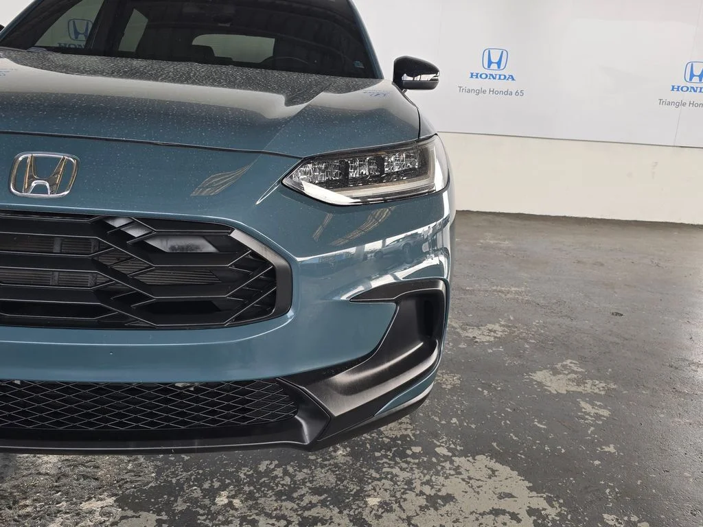 Used 2025  Honda Sport image 32