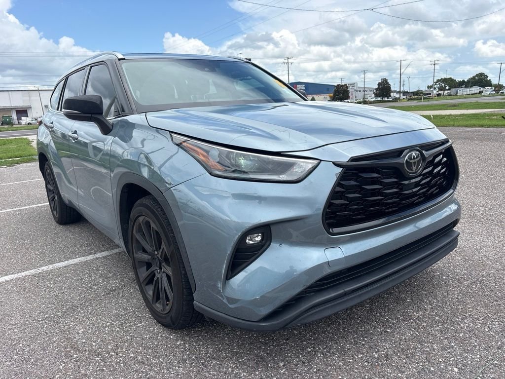 Used 2021  Toyota XLE image 1