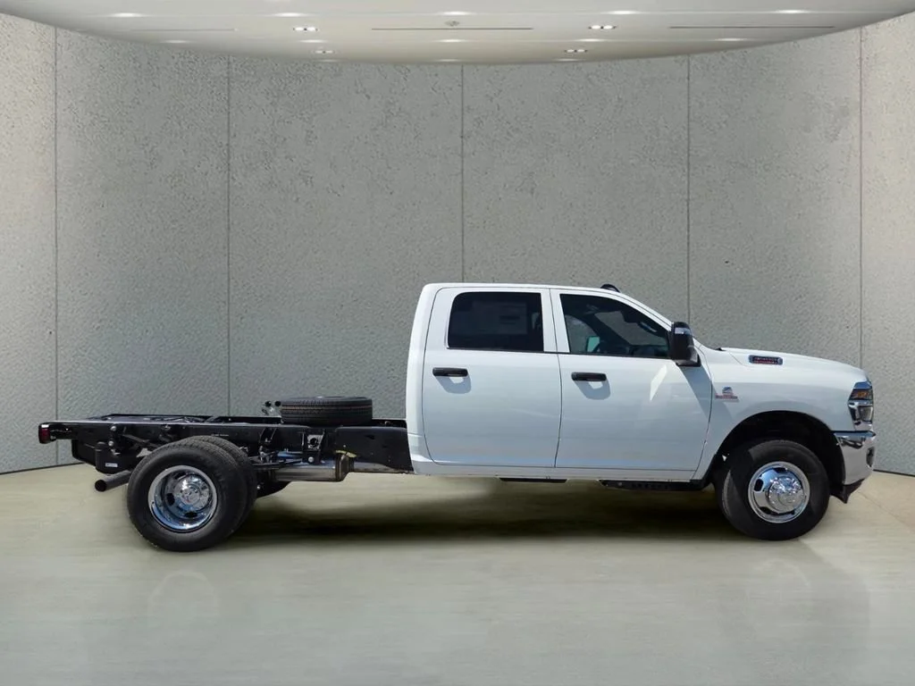 New 2026 Bright White Clear-Coat Exterior Paint RAM Tradesman image 3