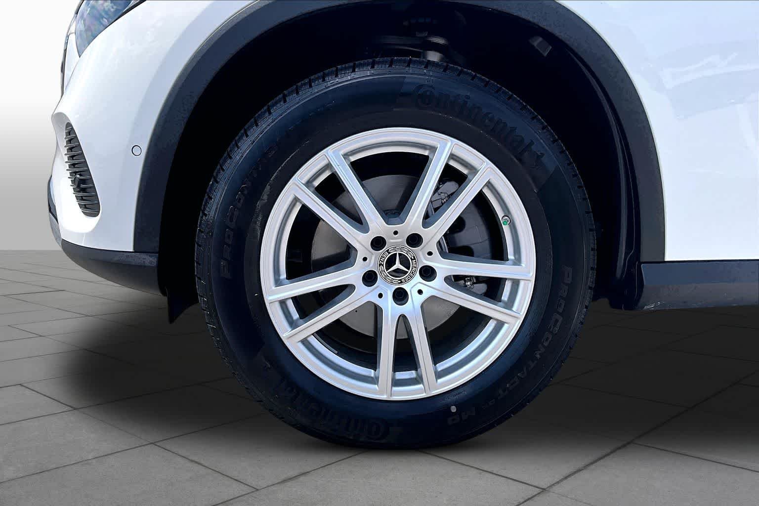 Used 2025 Polar White Mercedes-Benz GLC 300 image 11