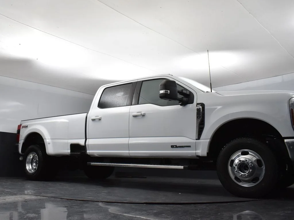 New 2026 Oxford White Ford F-350® XLT image 27