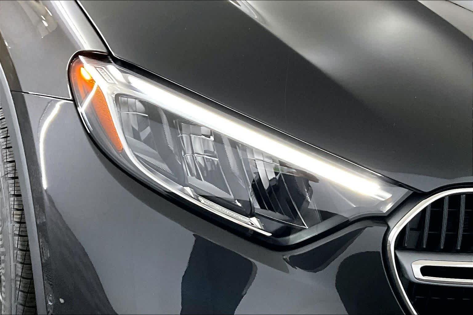 New 2027 Graphite Grey Metallic Mercedes-Benz GLC 300 image 17