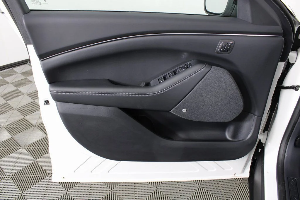 2025 Ford Mustang Mach-E Premium - Photo 13
