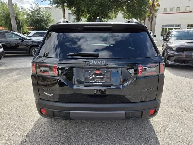 New 2026 Diamond Black Crystal Pearl-Coat Exterior Paint Jeep Laredo image 11