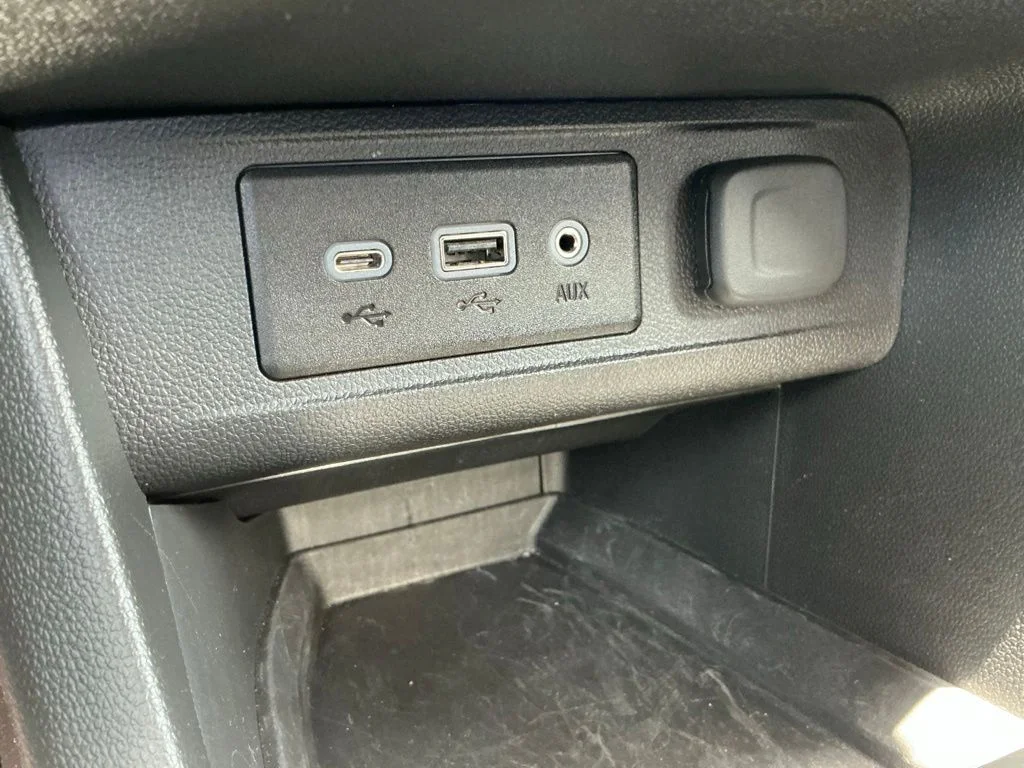 Used 2023 Black Buick Select image 44
