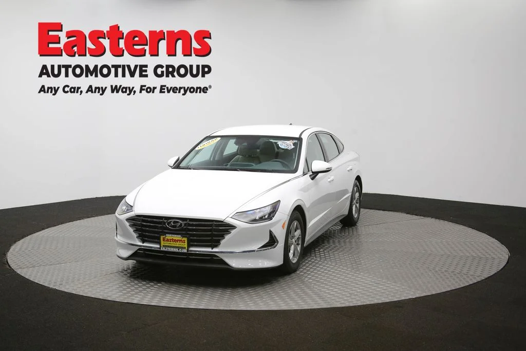 Used 2022 White Hyundai SE image 50