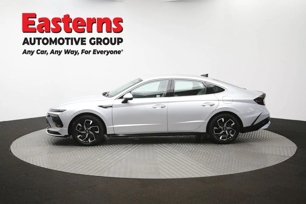 Used 2025 Silver Hyundai SEL image 60