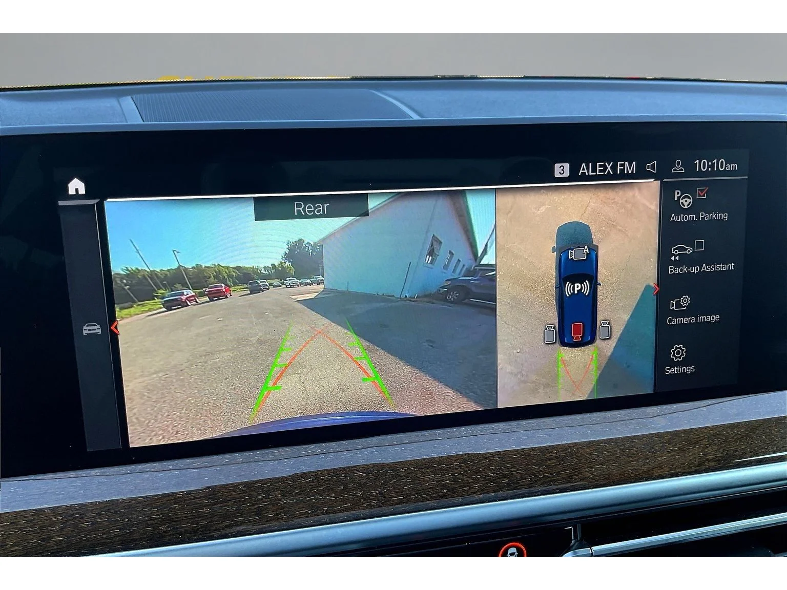 Used 2024  BMW sDrive30i image 14