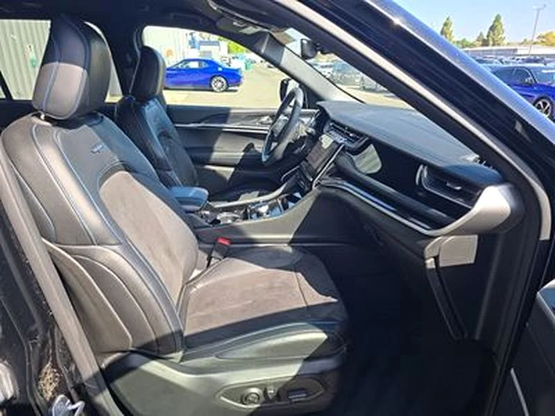 Used 2023 Black Jeep Trailhawk 4xe image 8