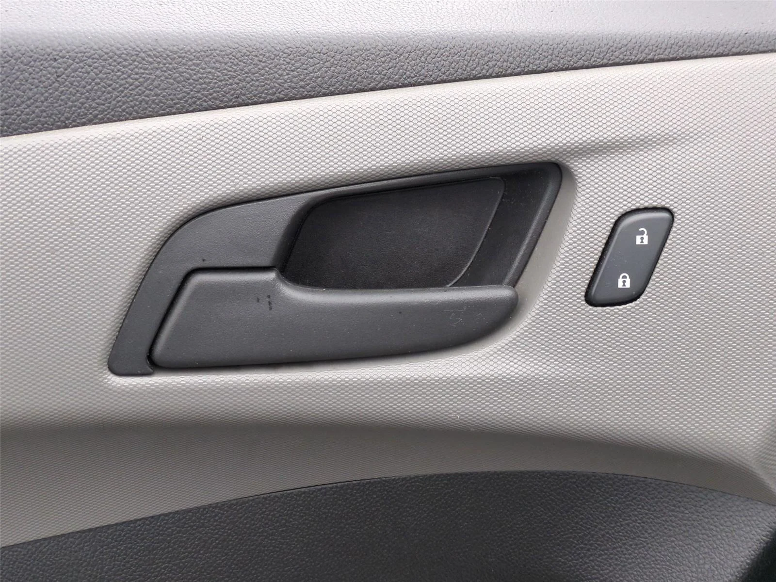 Used 2016 Summit White Chevrolet LS image 16