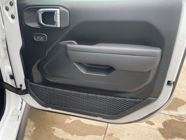 New 2026 Bright White Clearcoat Jeep Mojave image 10