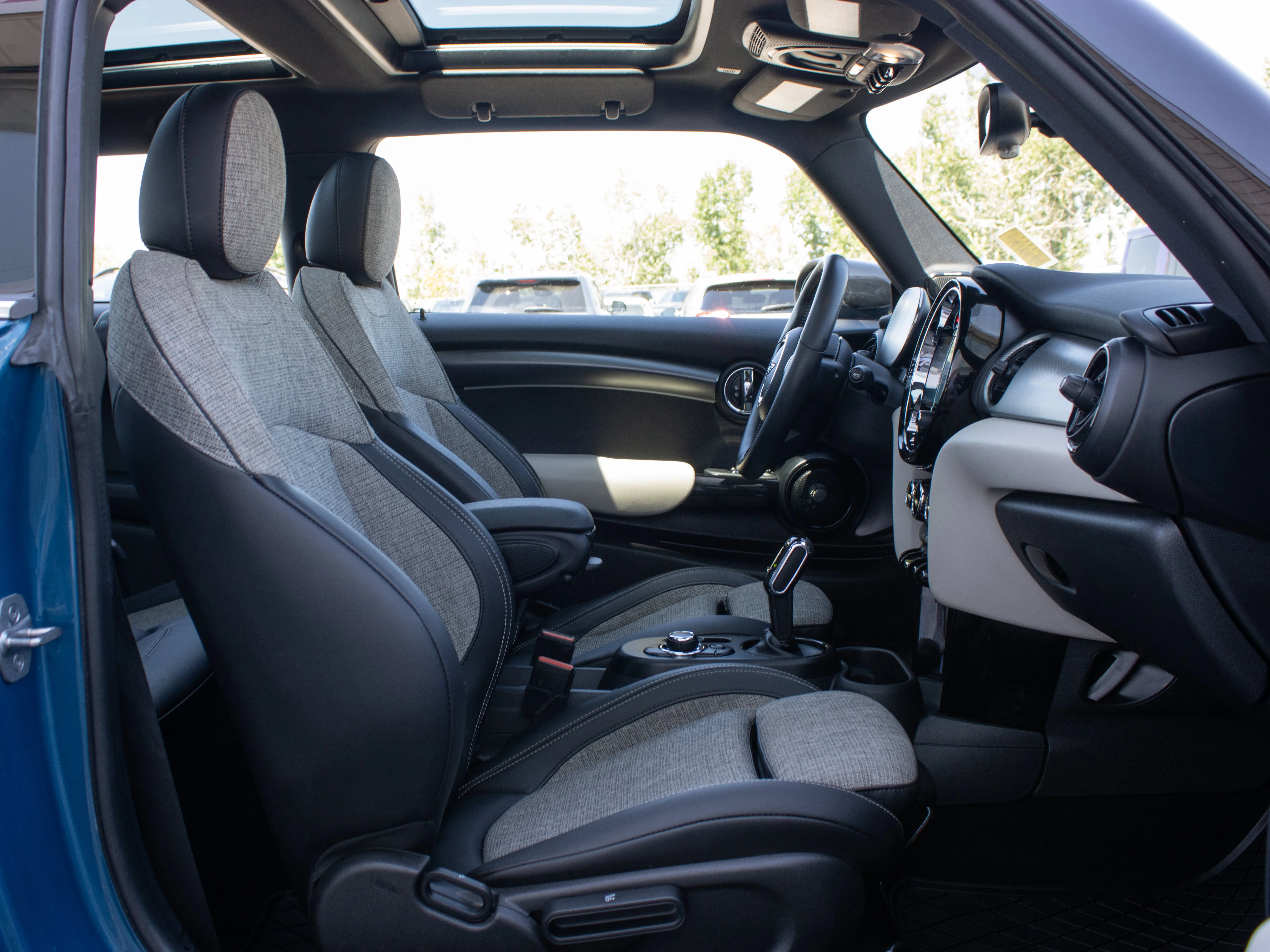 Used 2022 Blue MINI Cooper SE* | All-Electric | Heated Seats | Heated Steering Wheel | Navigation | Back-Up Camera | image 16