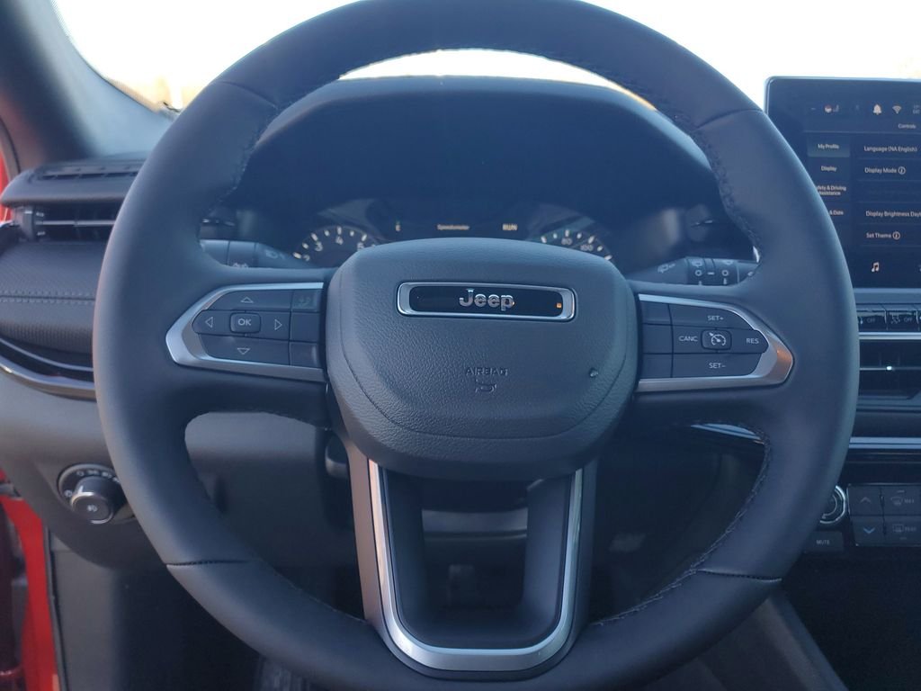 New 2026 Red Hot Pearl-Coat Exterior Paint Jeep Latitude image 18