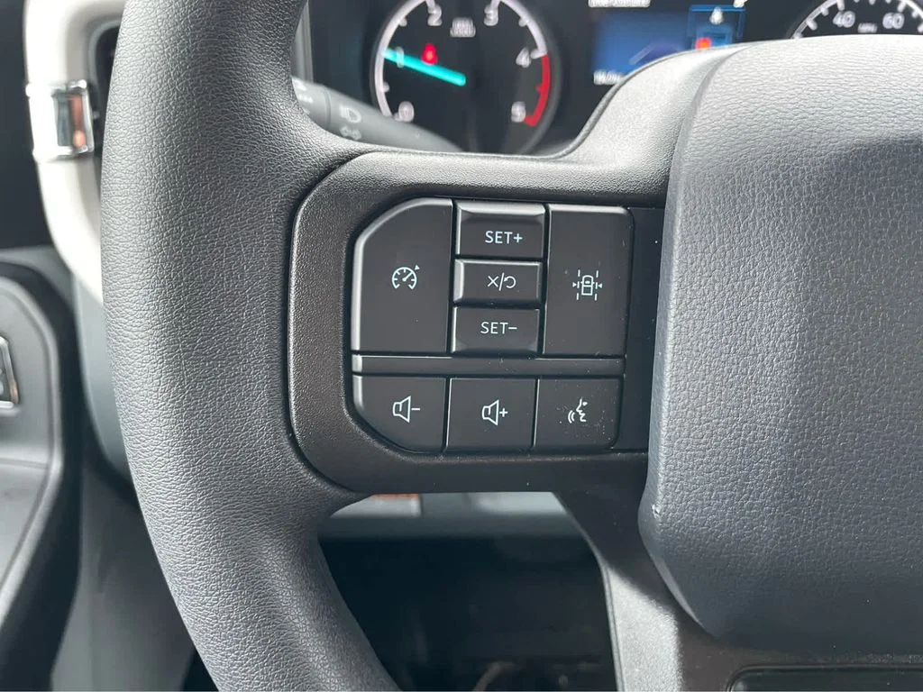 New 2025 Oxford White Ford F-550® XL image 17