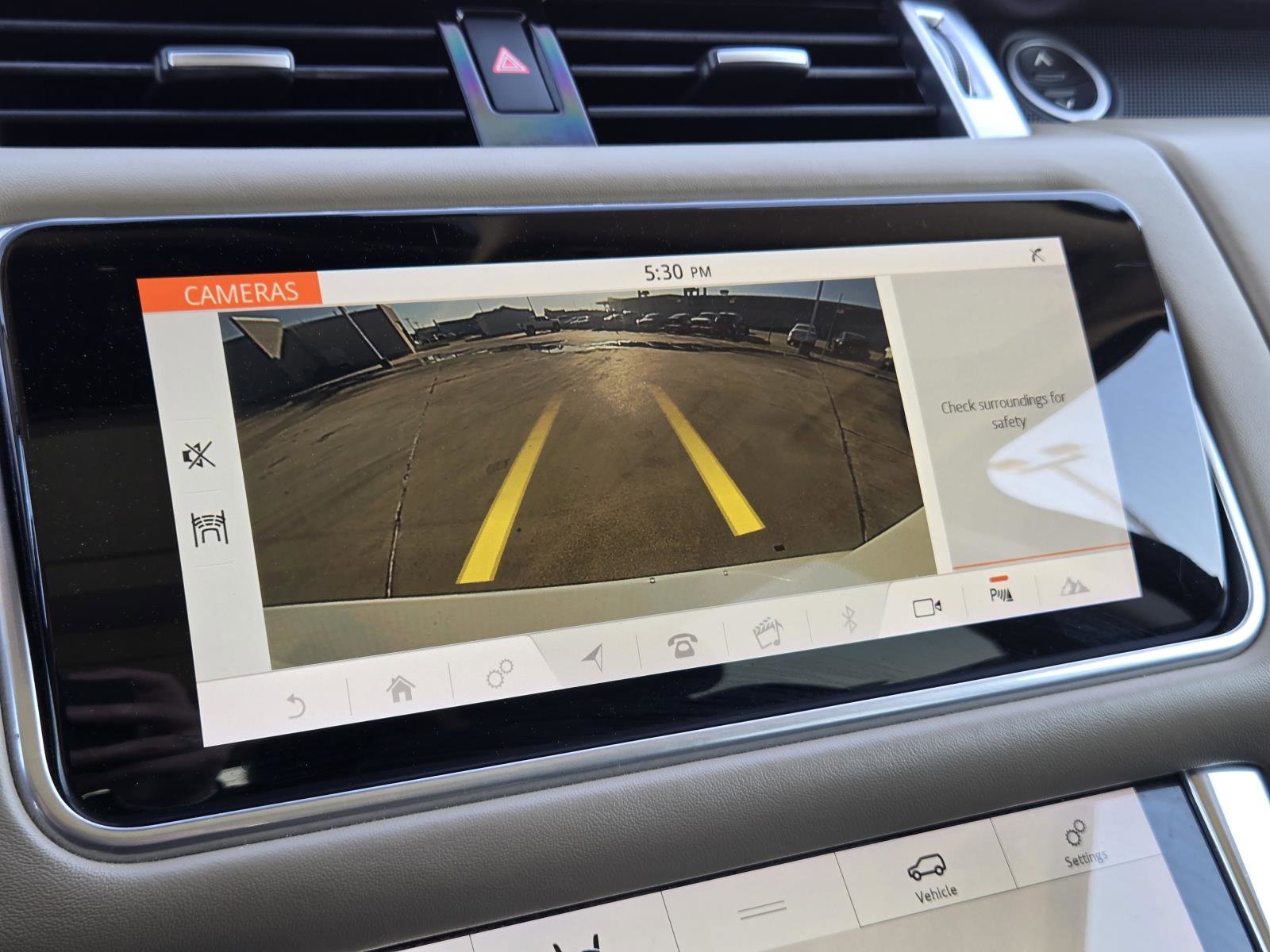 Used 2019 Fuji White Land Rover Dynamic image 19