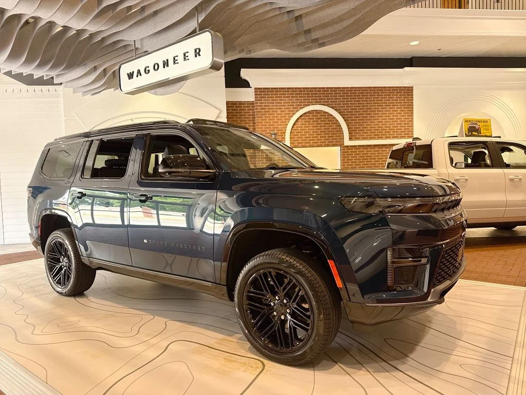 New 2026 Fathom Blue Pearl-Coat Exterior Paint (Late Availability) Jeep Limited Reserve image 1
