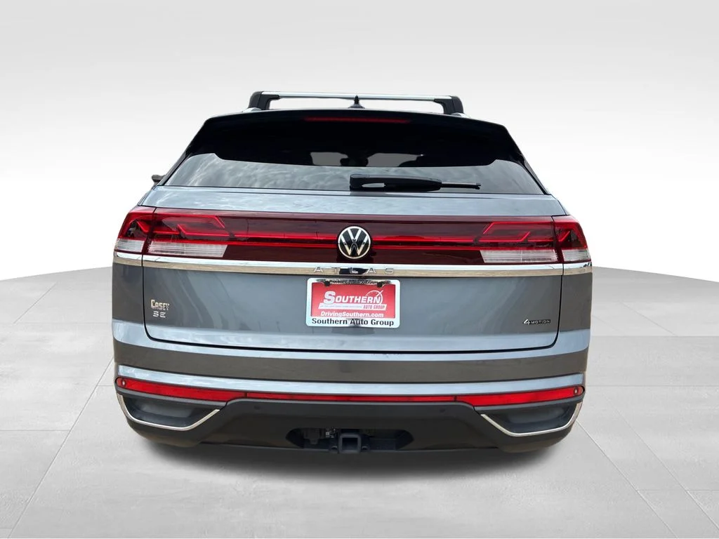 Used 2024 Silver Volkswagen 2.0T SE w/Technology image 4