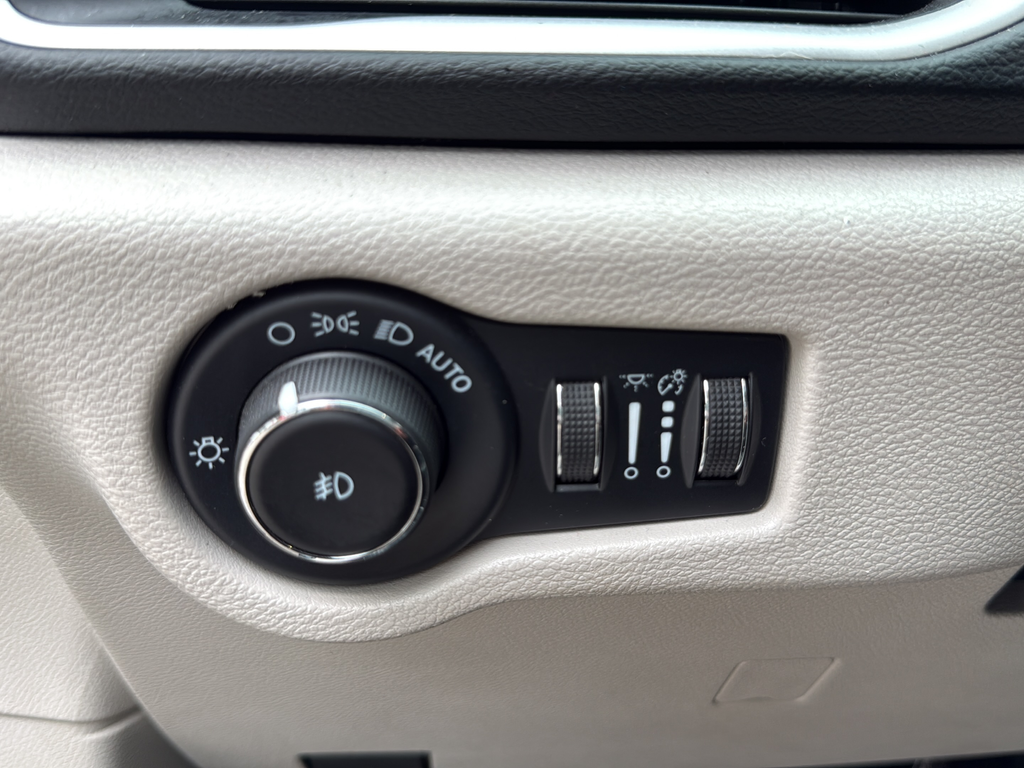 Used 2022 Blue Chrysler Touring L image 21