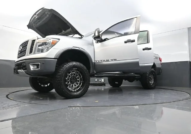 Used 2018 Silver Nissan PRO-4X image 41