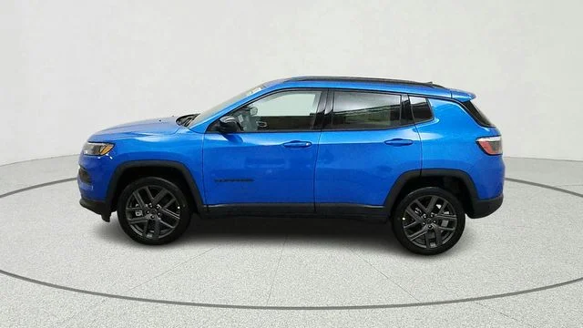 New 2026 Hydro Blue Pearl-Coat Exterior Paint Jeep Latitude image 5