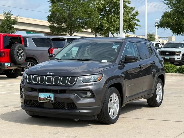 Used 2022 Gray Jeep Latitude image 8