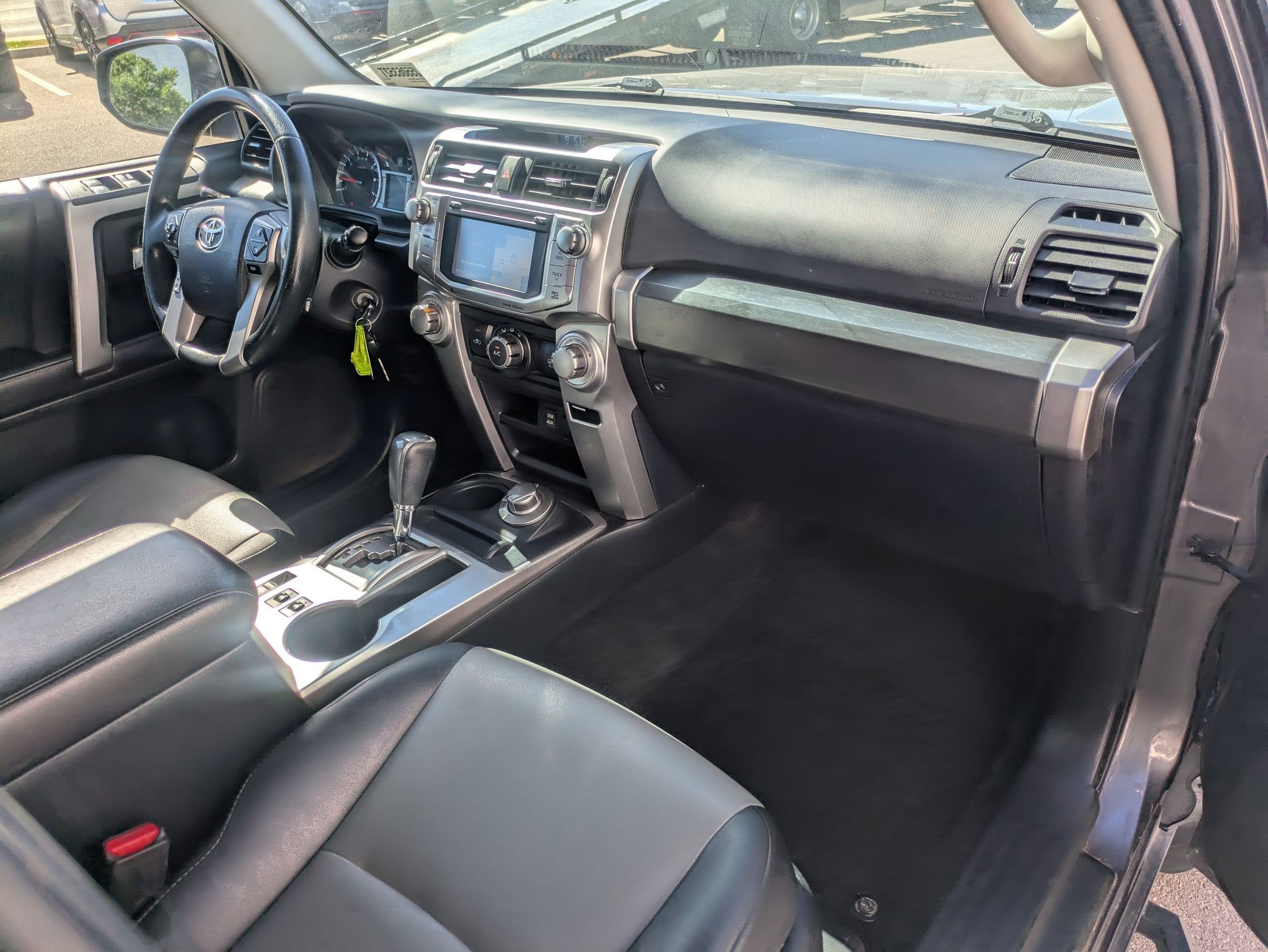 Used 2018 Magnetic Gray Metallic Toyota SR5 image 32