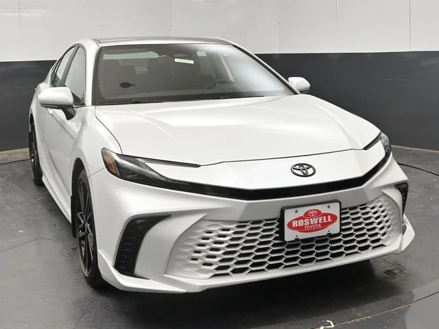New 2026 Wind Chill Pearl <sup>1</sup> Toyota  XSE image 2