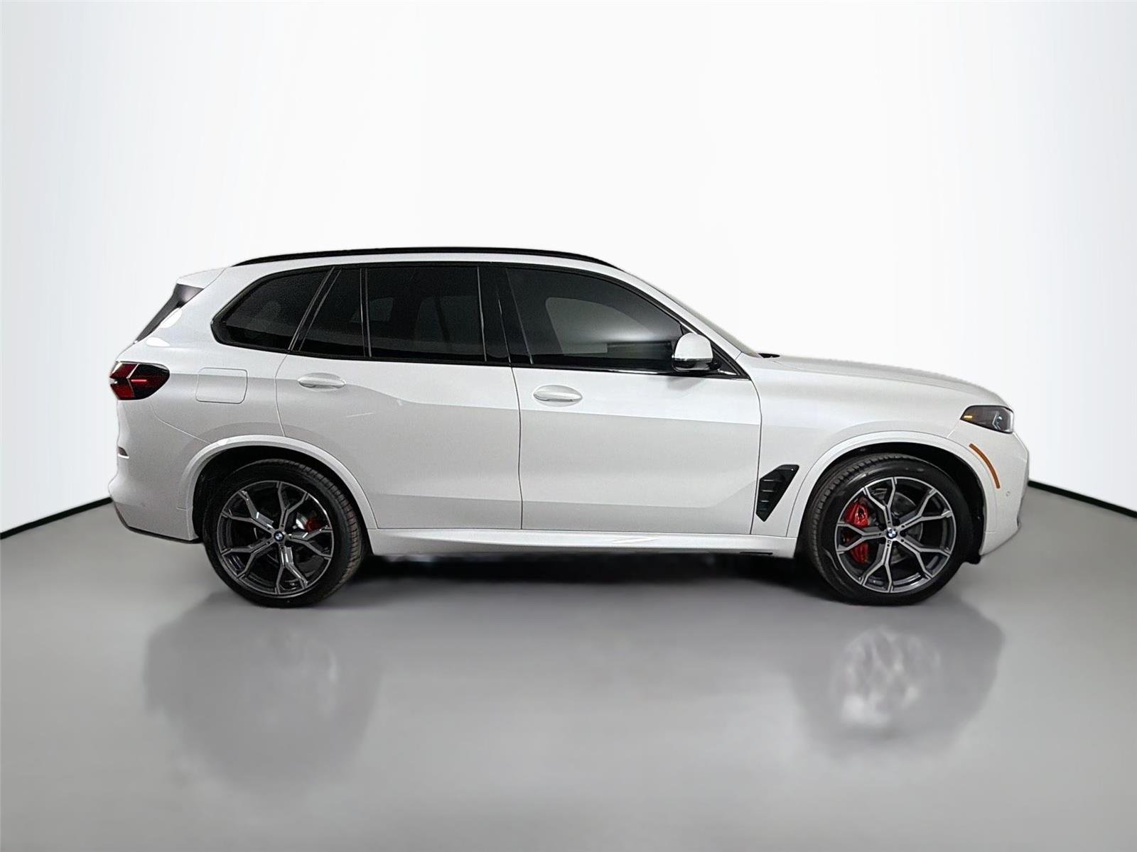 New 2026 Mineral White Metallic BMW xDrive40i image 5