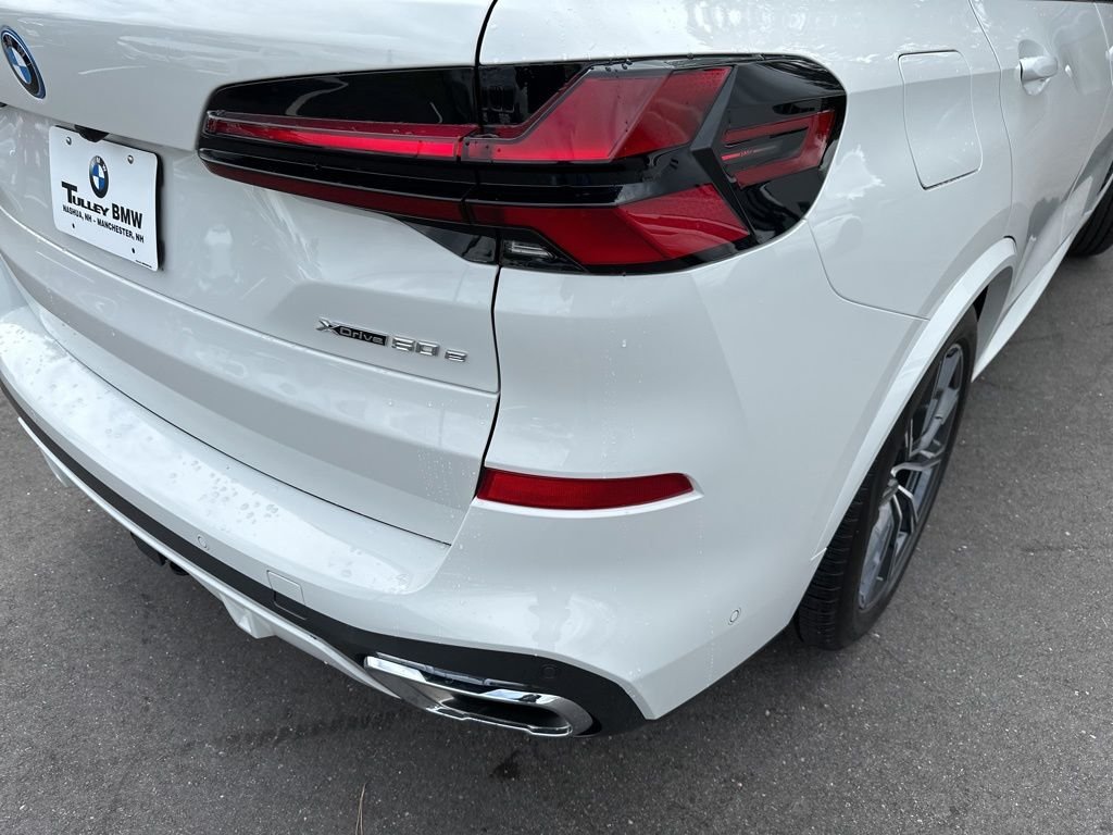 Used 2026 Alpine White BMW xDrive50e image 27