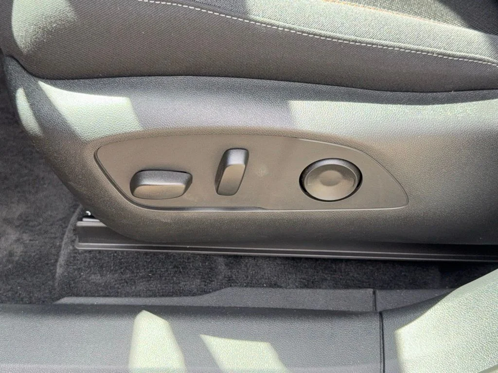 New 2026 Mercury Silver Metallic Honda EX image 23