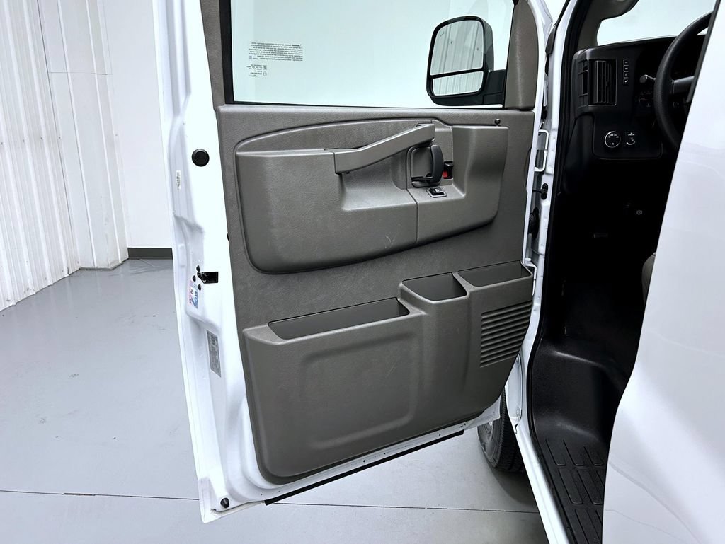 Used 2024 Summit White Chevrolet 1LT image 9
