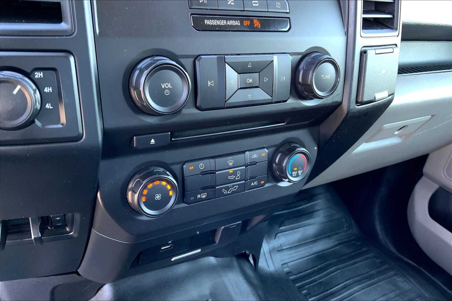 Used 2018 Blue Jeans Metallic Ford XL image 63